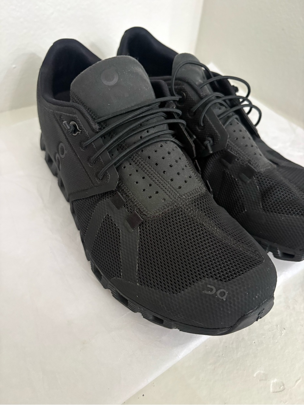 On Running Cloud Men’s Sneakers in Black